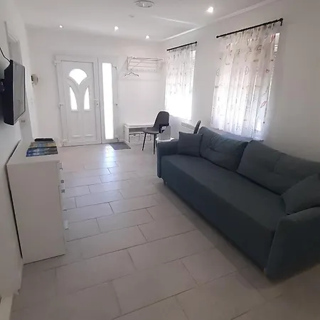 Barlang Utca Apartment