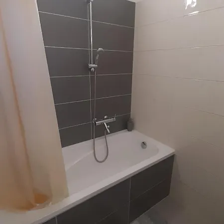 דירה Barlang Utca צ'רסגטומאי