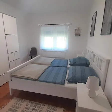 Barlang Utca דירה *