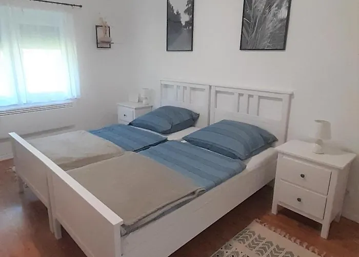 Barlang Utca דירה צ'רסגטומאי