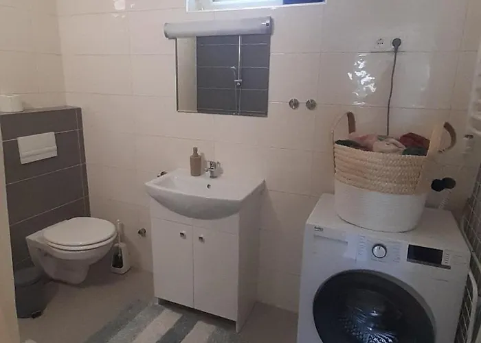 Barlang Utca צ'רסגטומאי